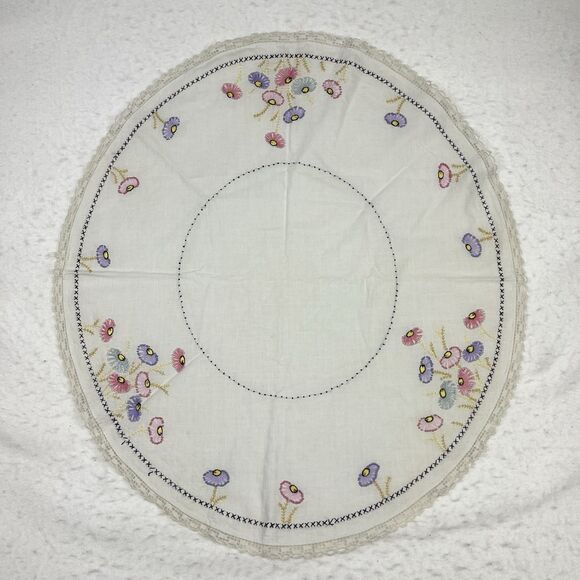 VTG Round Linen Tablecloth embroidered Flowers Cottage Core 33.5in x 31in - Picture 9 of 9